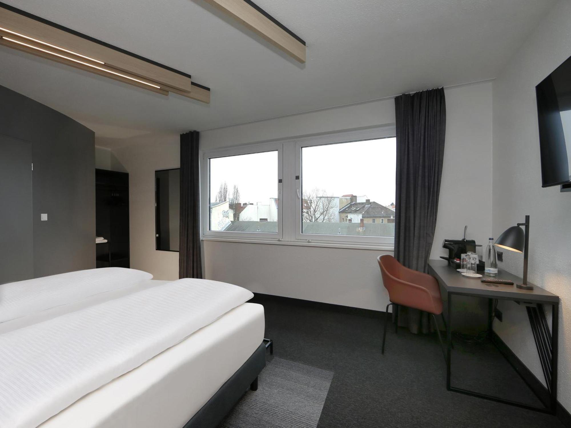 Ibis West