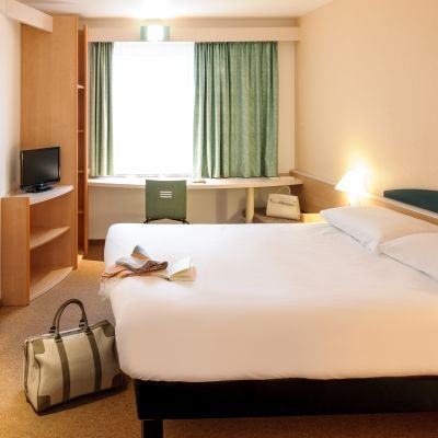 Hotel Ibis West 2*